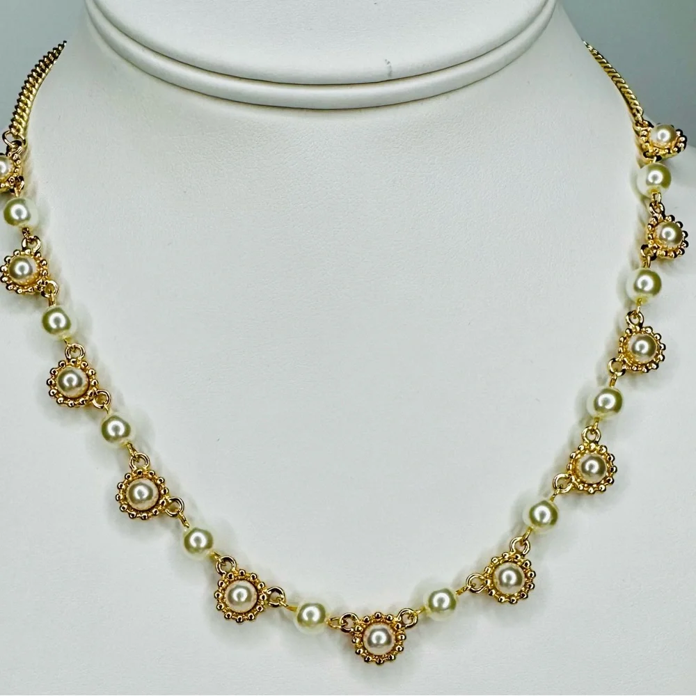 SOLD. Pearls & Gold Link Necklace - Picture 2 of 4